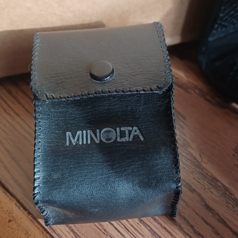 Minolta Vintage Auto 118x Hot Shoe Flash with case